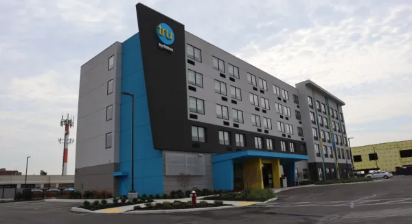 Tru by Hilton Toronto Airport West